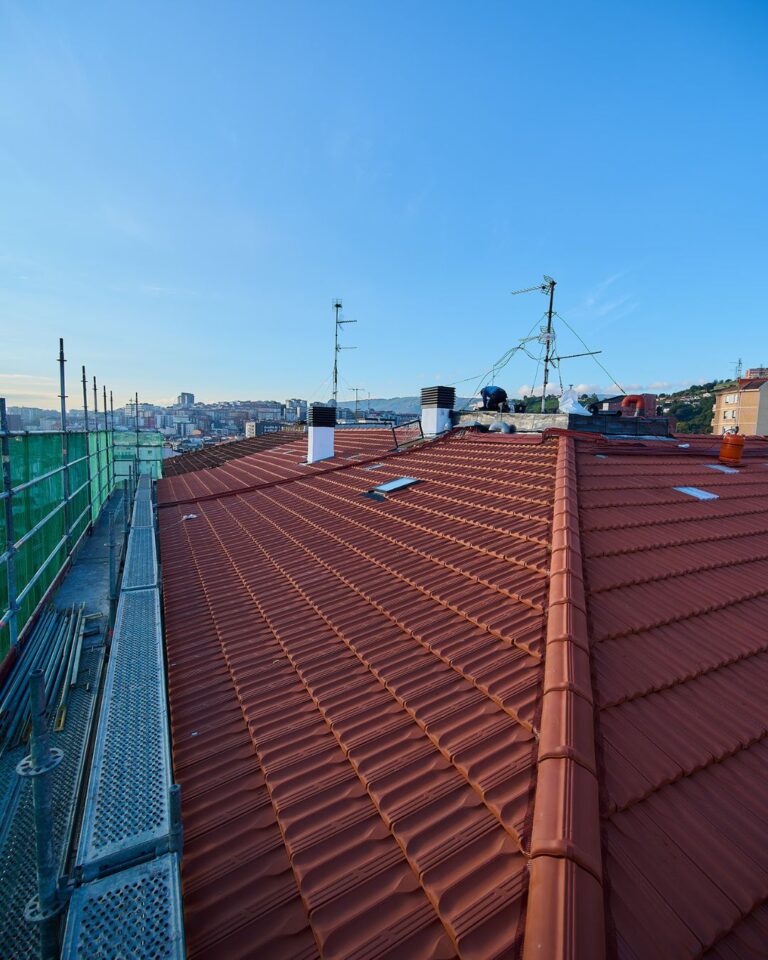 Rehabilitación de cubiertas con tragaluces en Santurtzi